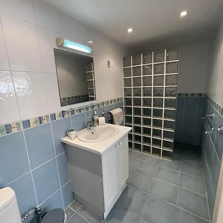 Oceana - With Private Pool And Gardens بييا