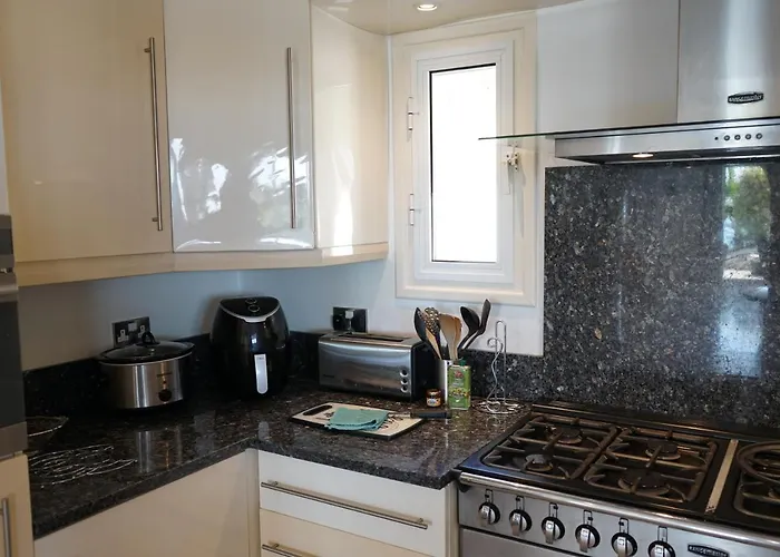 Villa Oceana - With Private Pool&gardens Peyia