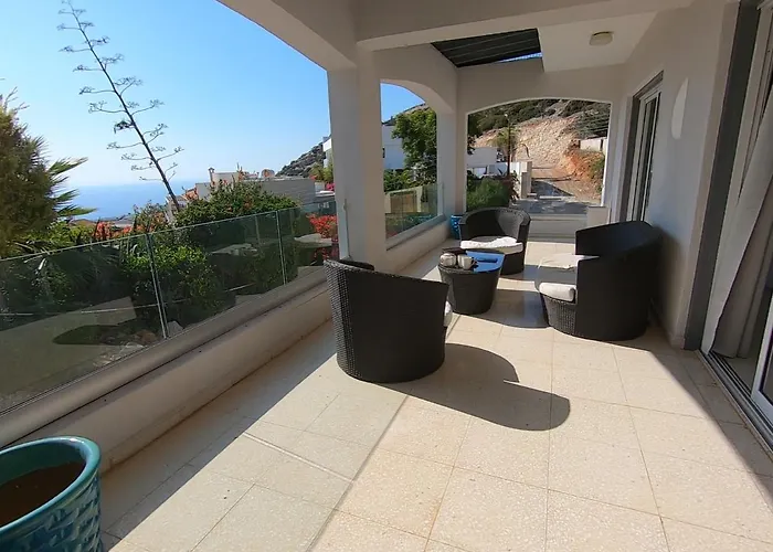 Oceana - With Private Pool&gardens *