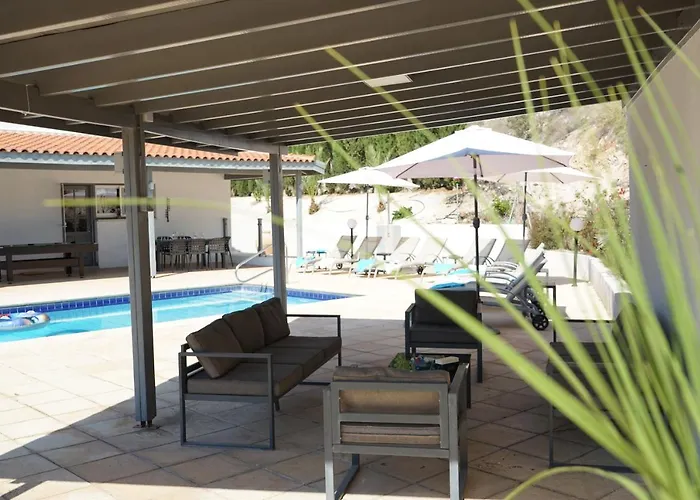 Villa Oceana - With Private Pool&gardens Peyia